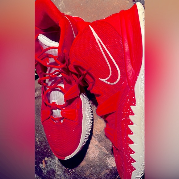Kyrie Nikes size 12 - Picture 1 of 4